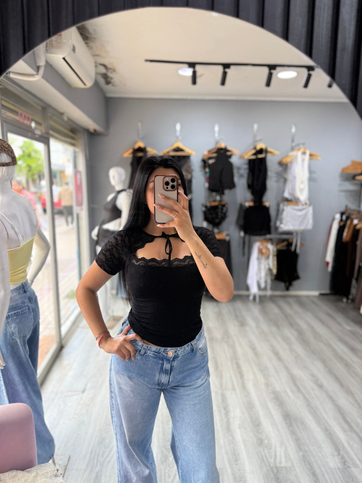 POLERA ENCAJE ROMA