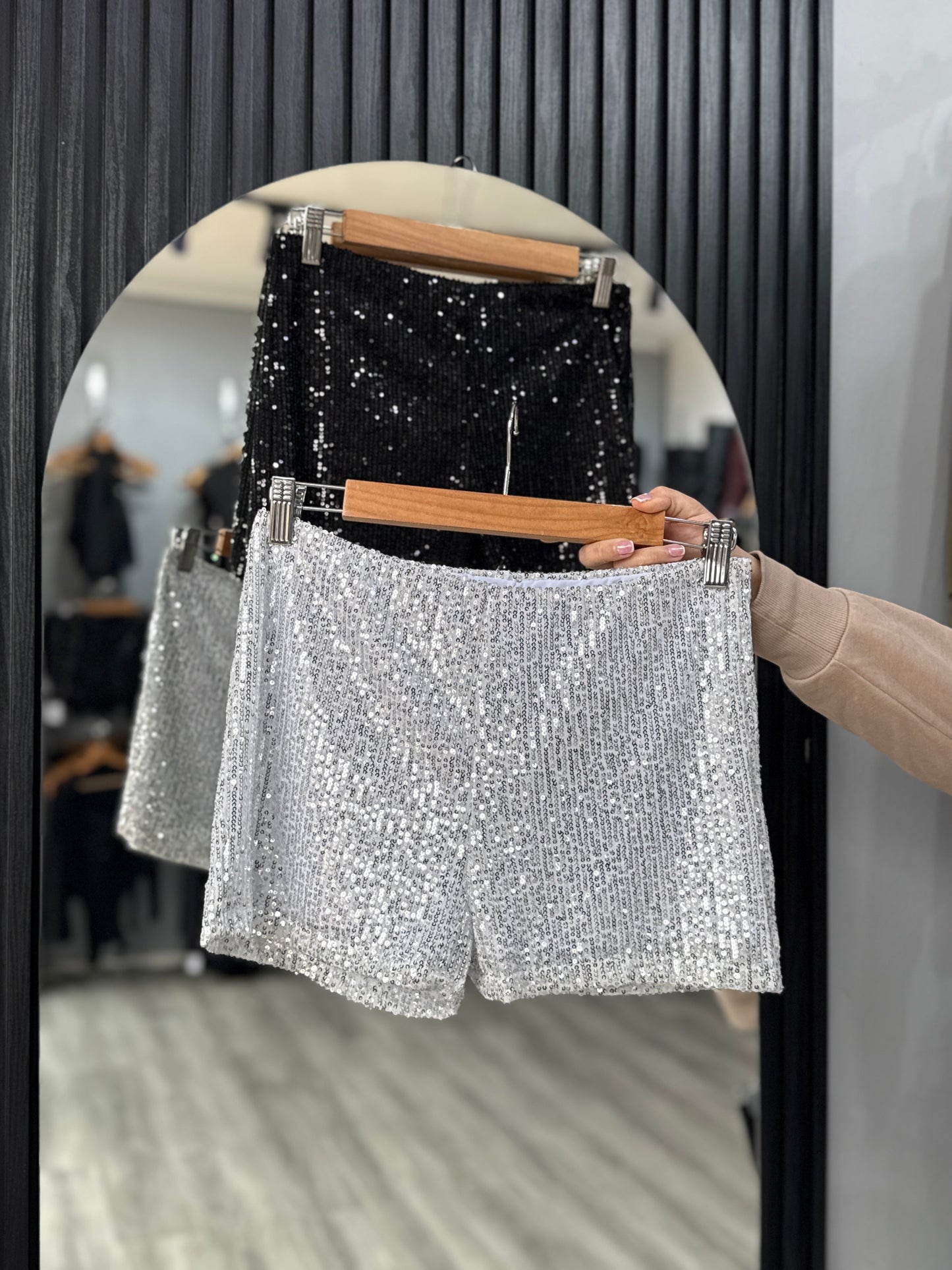 SHORT LENTEJUELAS