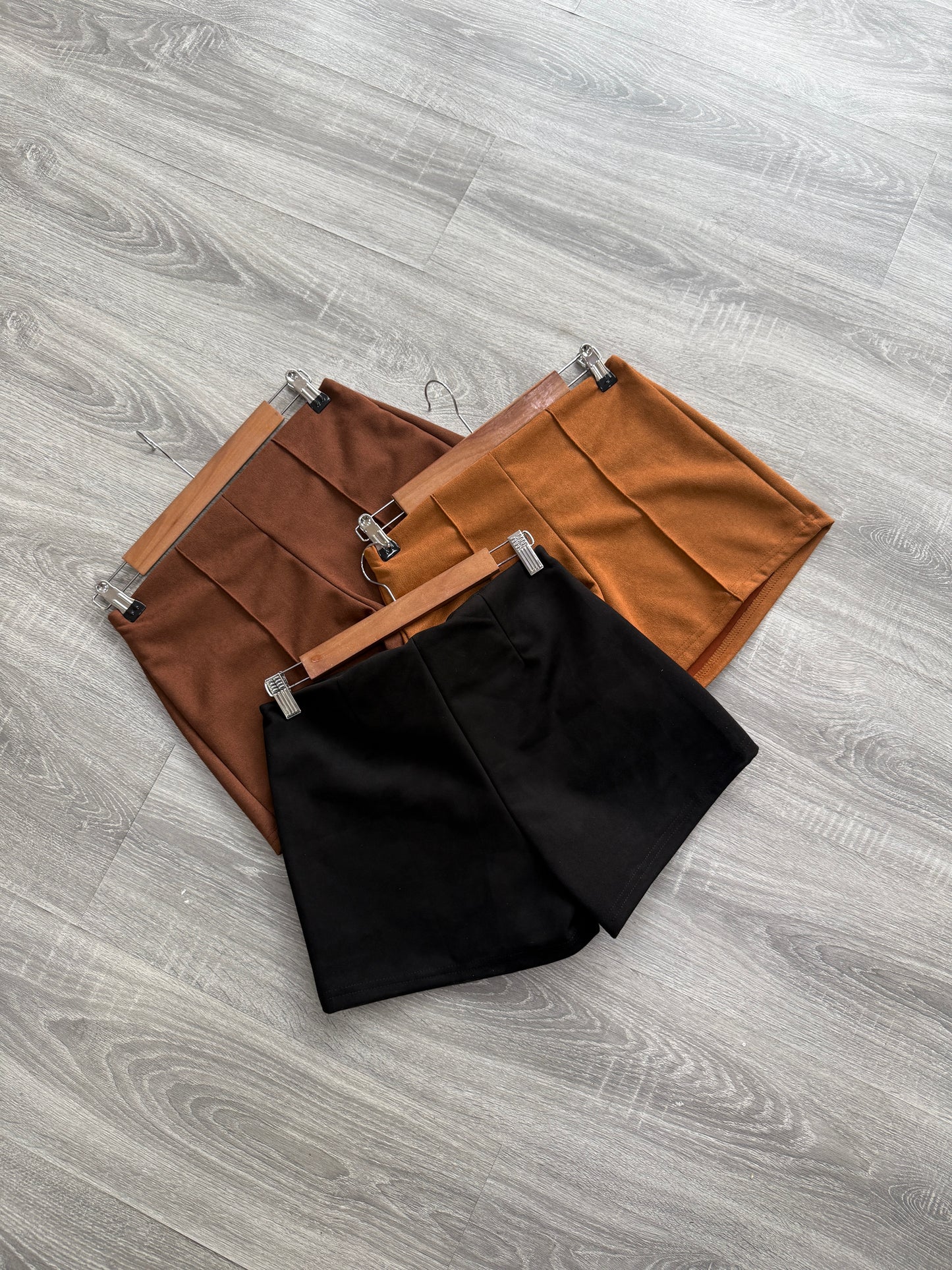 SHORT GAMUZA