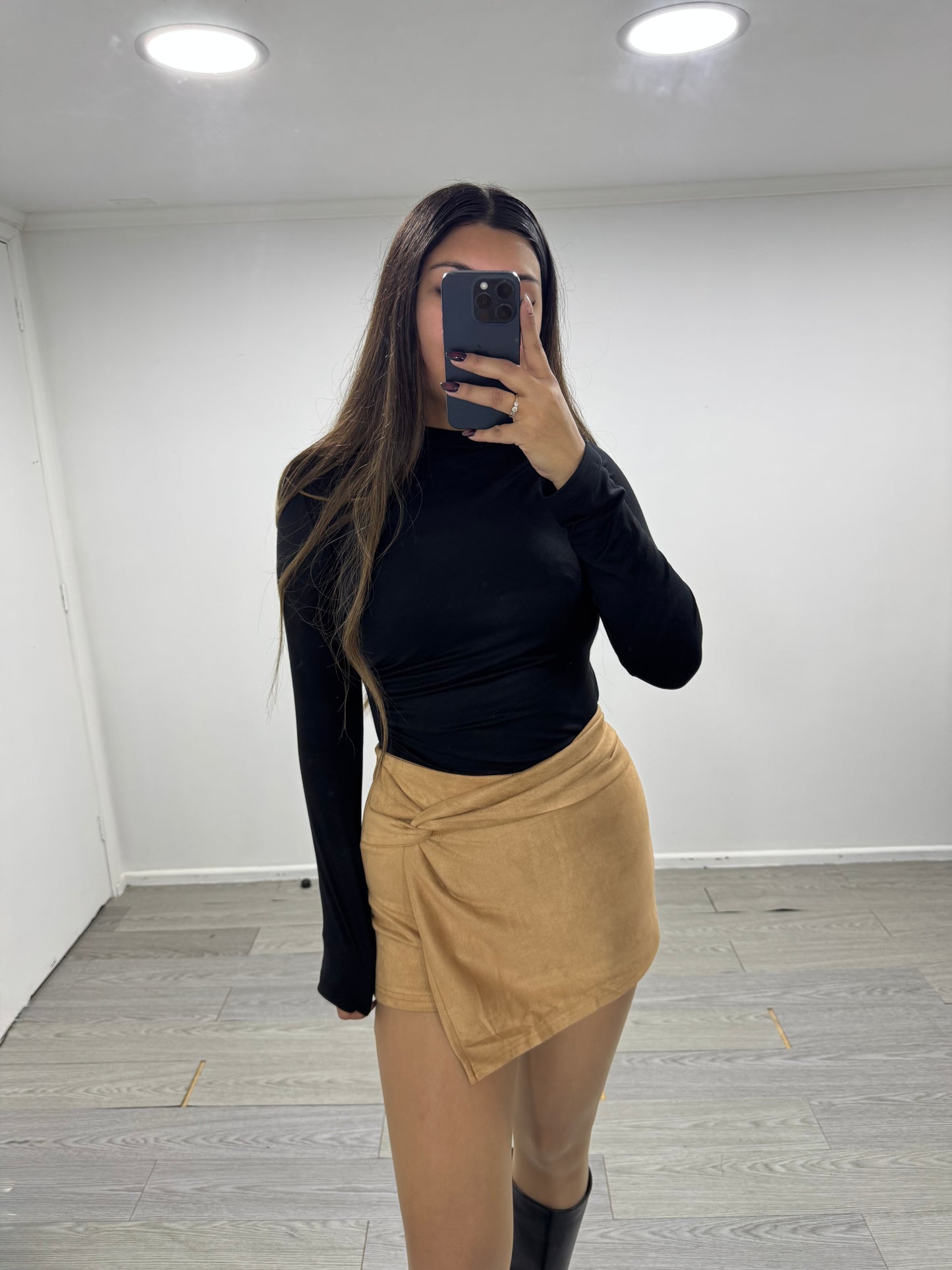 FALDA GAMUZA NUDO