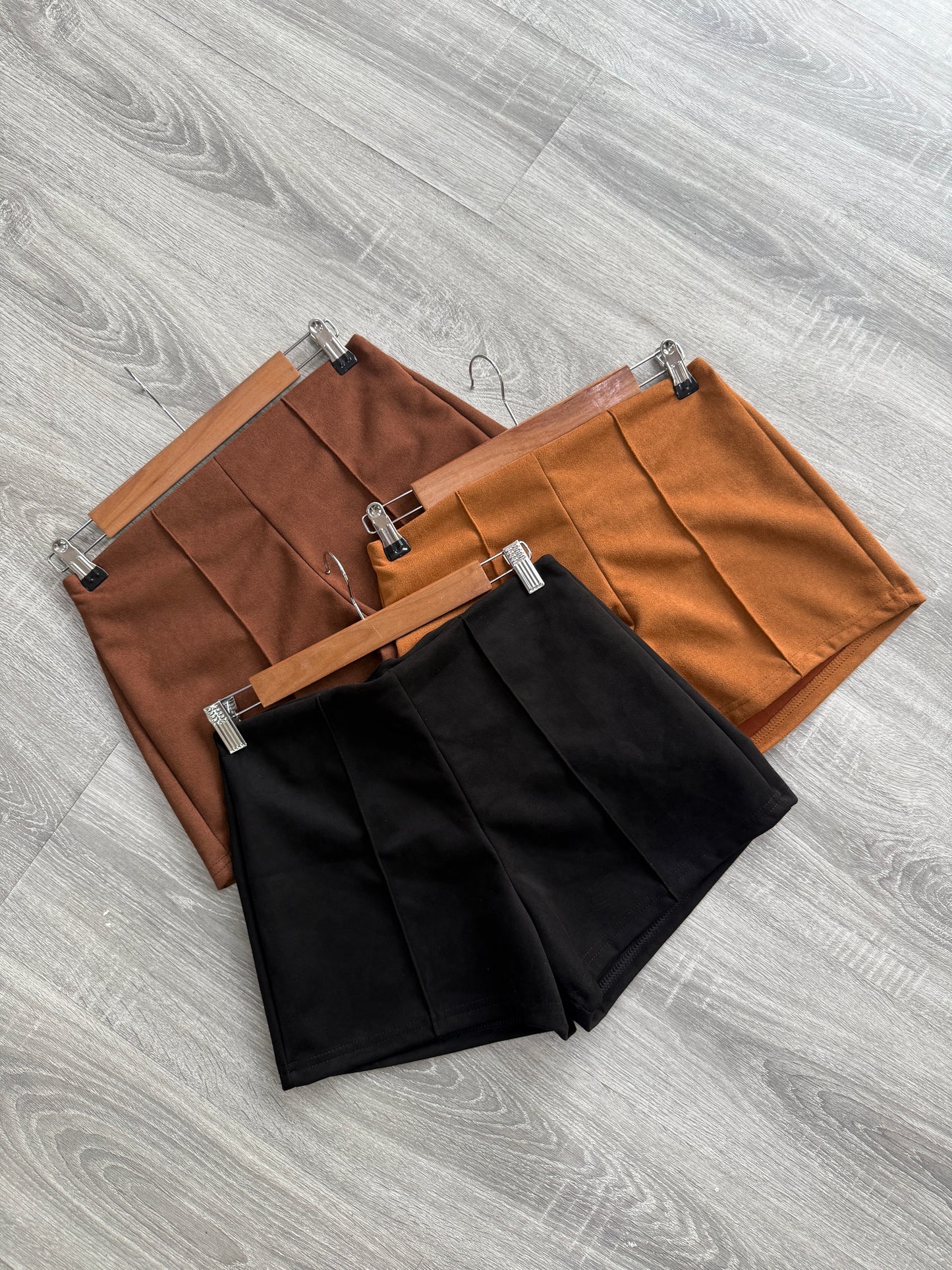 SHORT GAMUZA